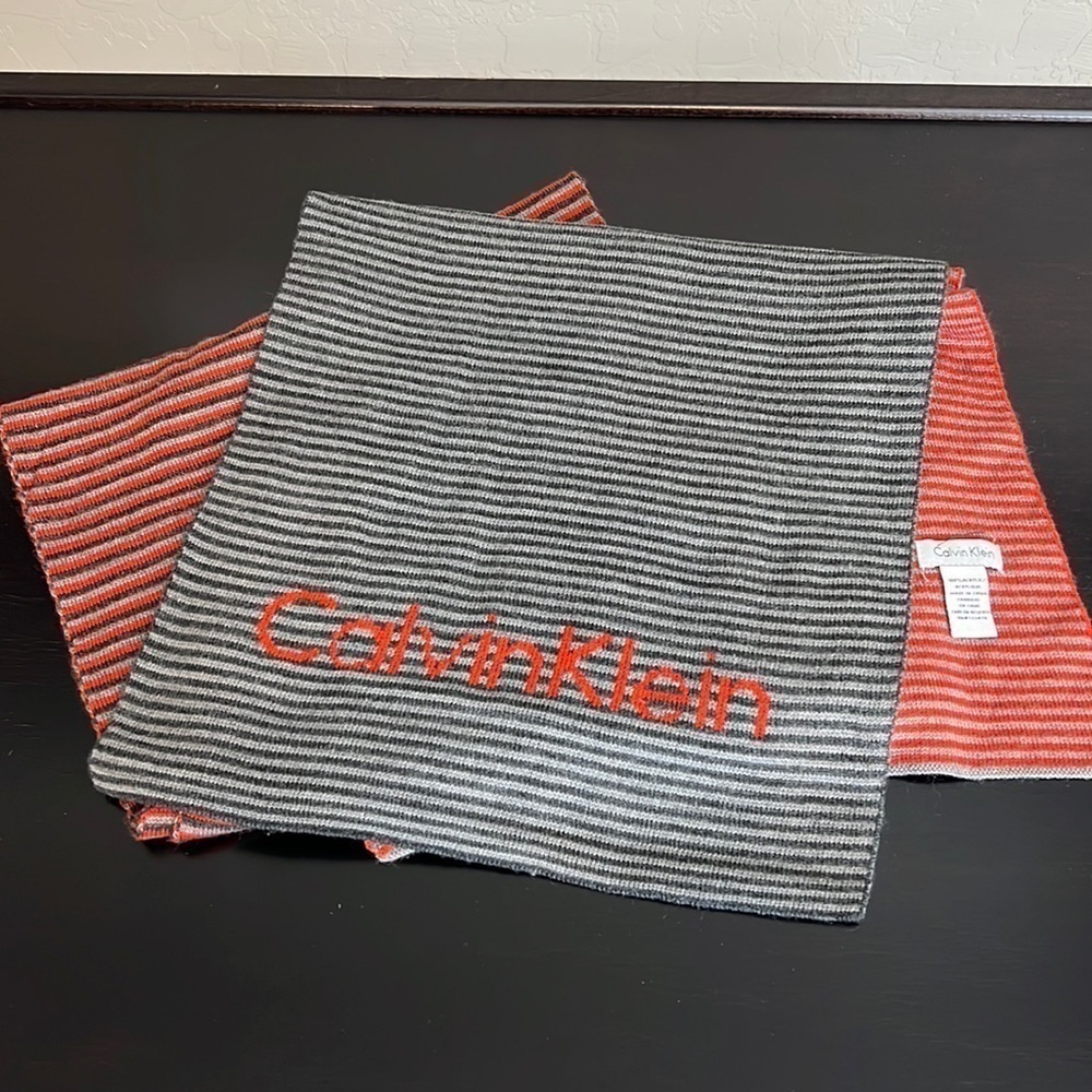 Calvin Klein striped Unisex signature scarf 70x 12, ombre red/grey